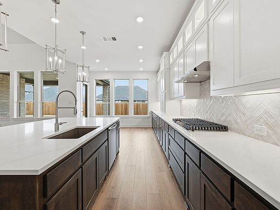 4th image of 549 Lockhart St