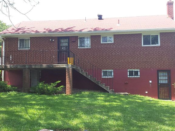 310 Milfan back view