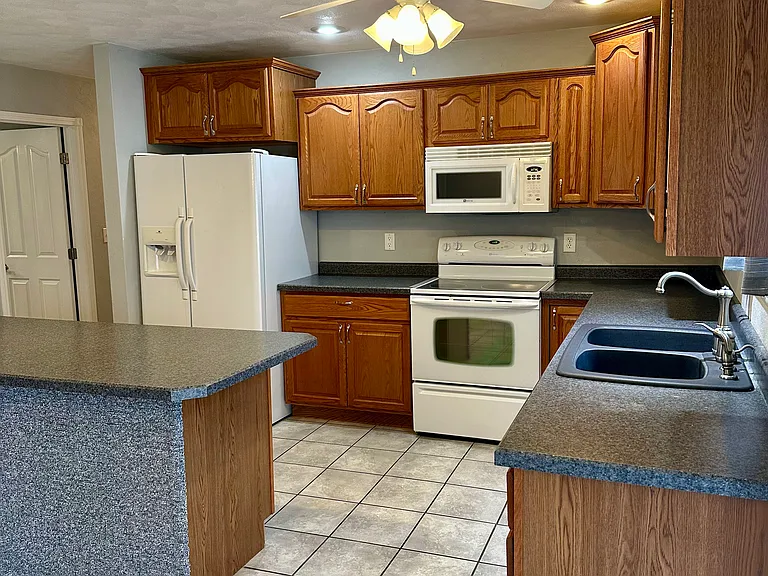 302 Holland Rd — Photo 10
