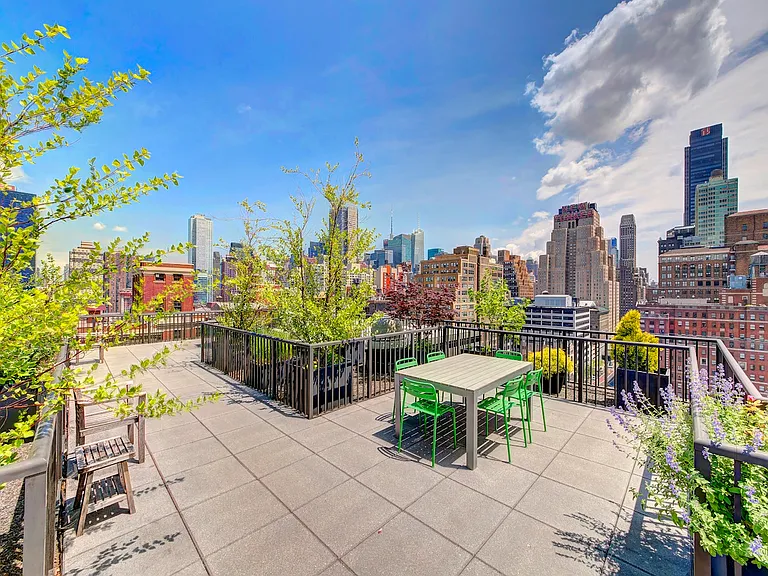 430 W 34th St #16A — Photo 9