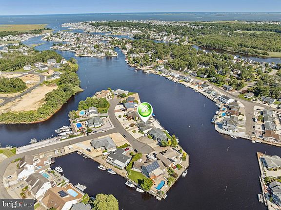 3rd image of 6 Dolphin Ct