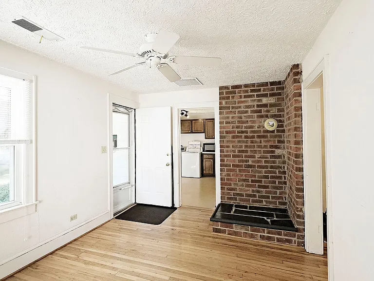 1306 Chesapeake St — Photo 3