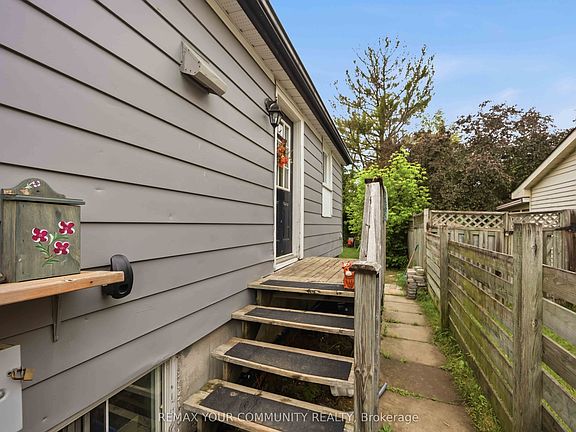 4th image of 148 Bayview Ave