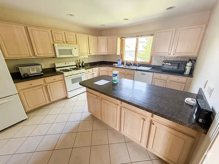Kitchen with breakfast nook
