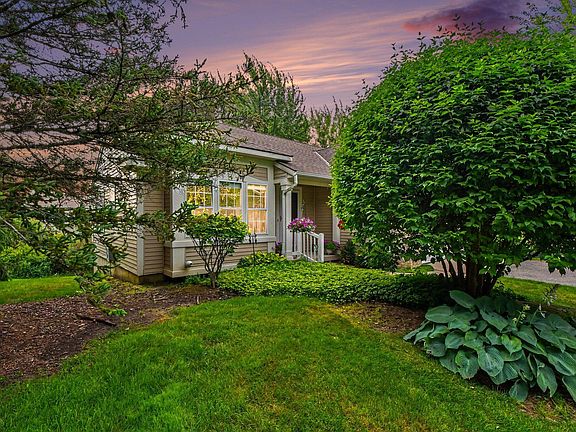2nd image of 30 Aspen Ln NE #40
