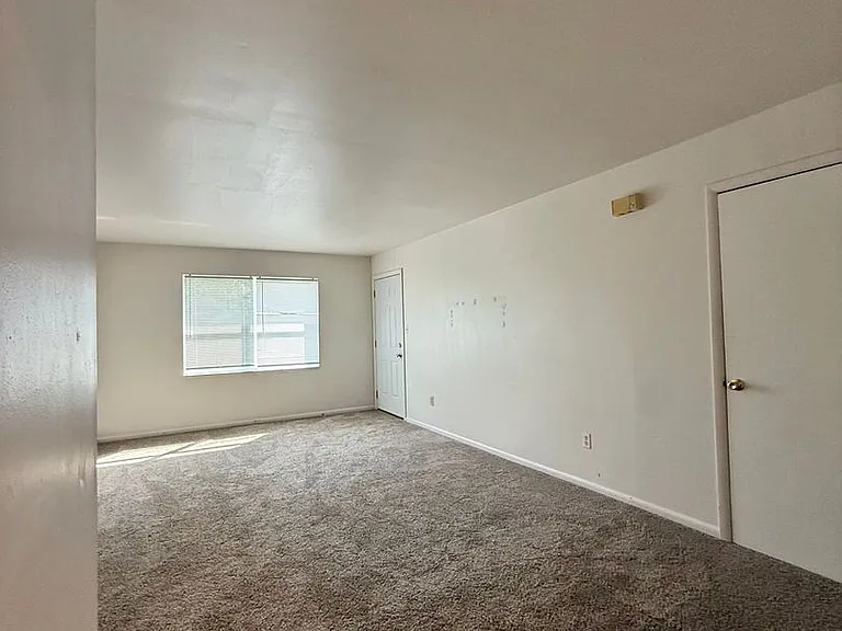 1206 W 9th St — Photo 3