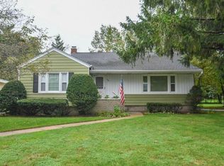641 S Main St, Oconomowoc, WI 53066