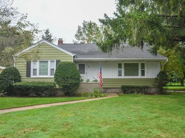 641 S Main St, Oconomowoc, WI 53066