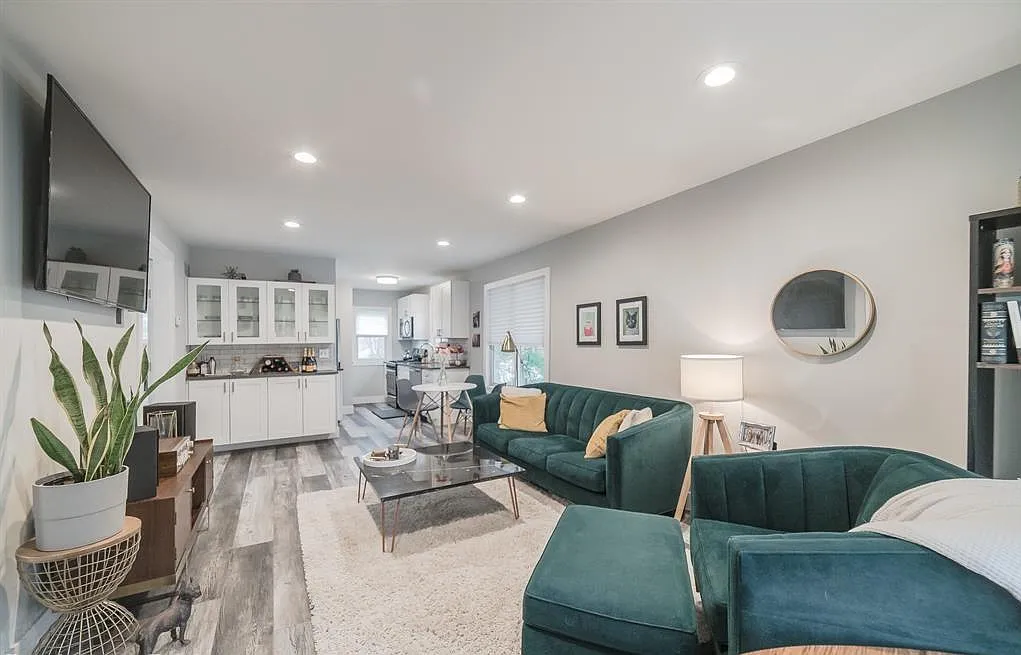2 bed, 800 sqft, $1,950 — Photo 4
