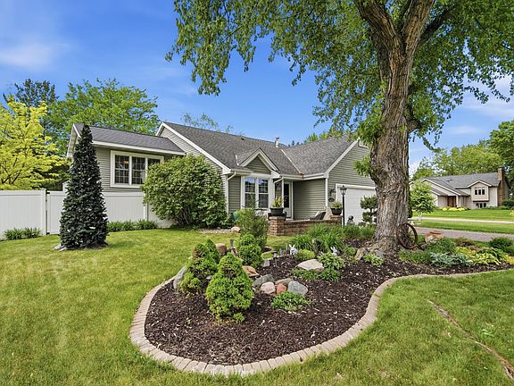 2nd image of 15100 Lac Lavon Dr