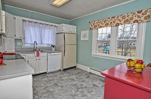 3rd image of 42 Barrows St