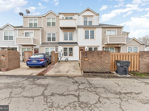 2nd image of 46351 Columbus Dr #203