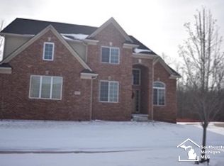 14177 Red Oak Dr, Belleville, MI 48111