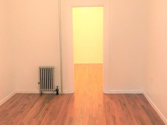 3rd image of 247 21st St APT 1R