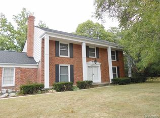 5976 Red Coat Ln, West Bloomfield, MI