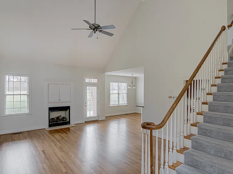 5708 Mabe Dr — Photo 4