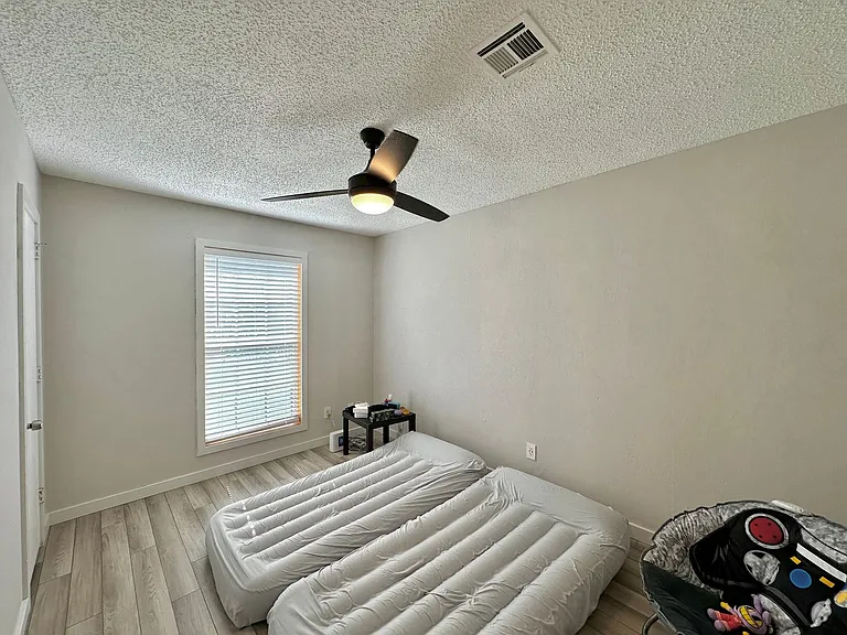 4720 NE Macarthur Cir — Photo 19