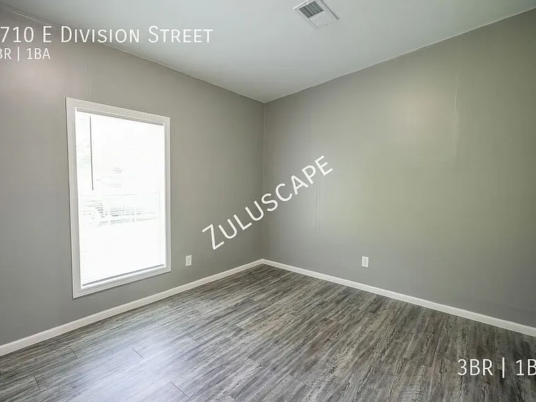 1710 E Division St — Photo 10