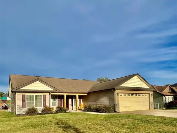 263 Doris Ann Ct, Wellford, SC 29385