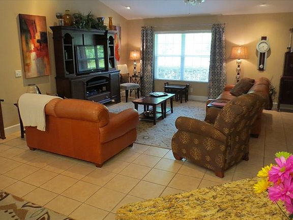 2nd image of 222 SW Woodleaf Ct
