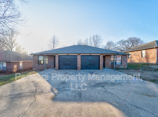 5707 Sara St #A, Fayetteville, AR 72704