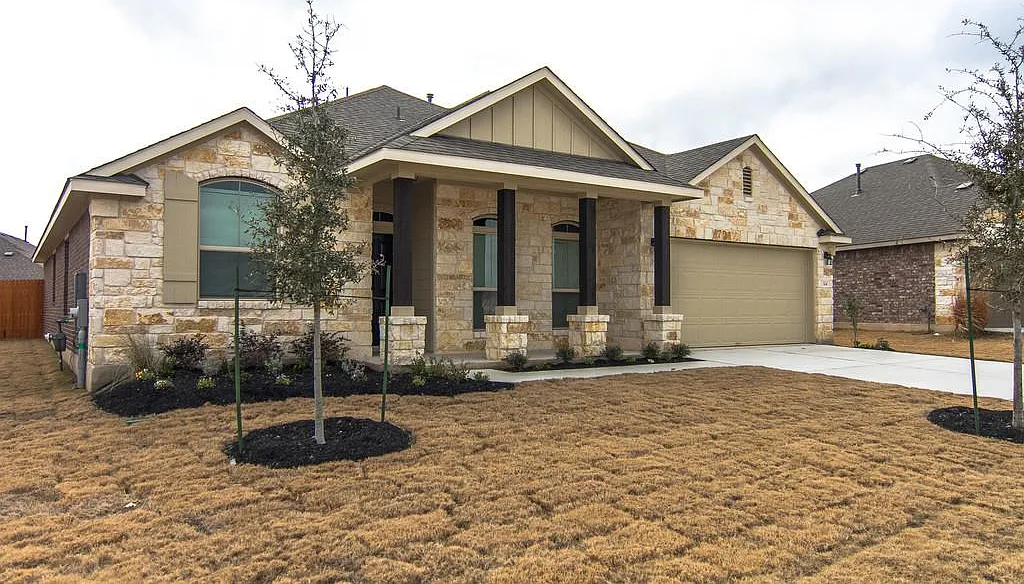 4 bed, 2.0 bath, 2288 sqft, $2,450 — Photo 2