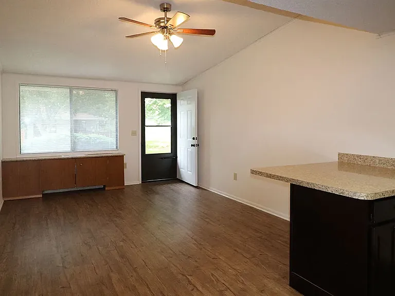 Sunset Ridge Apartments — Photo 5