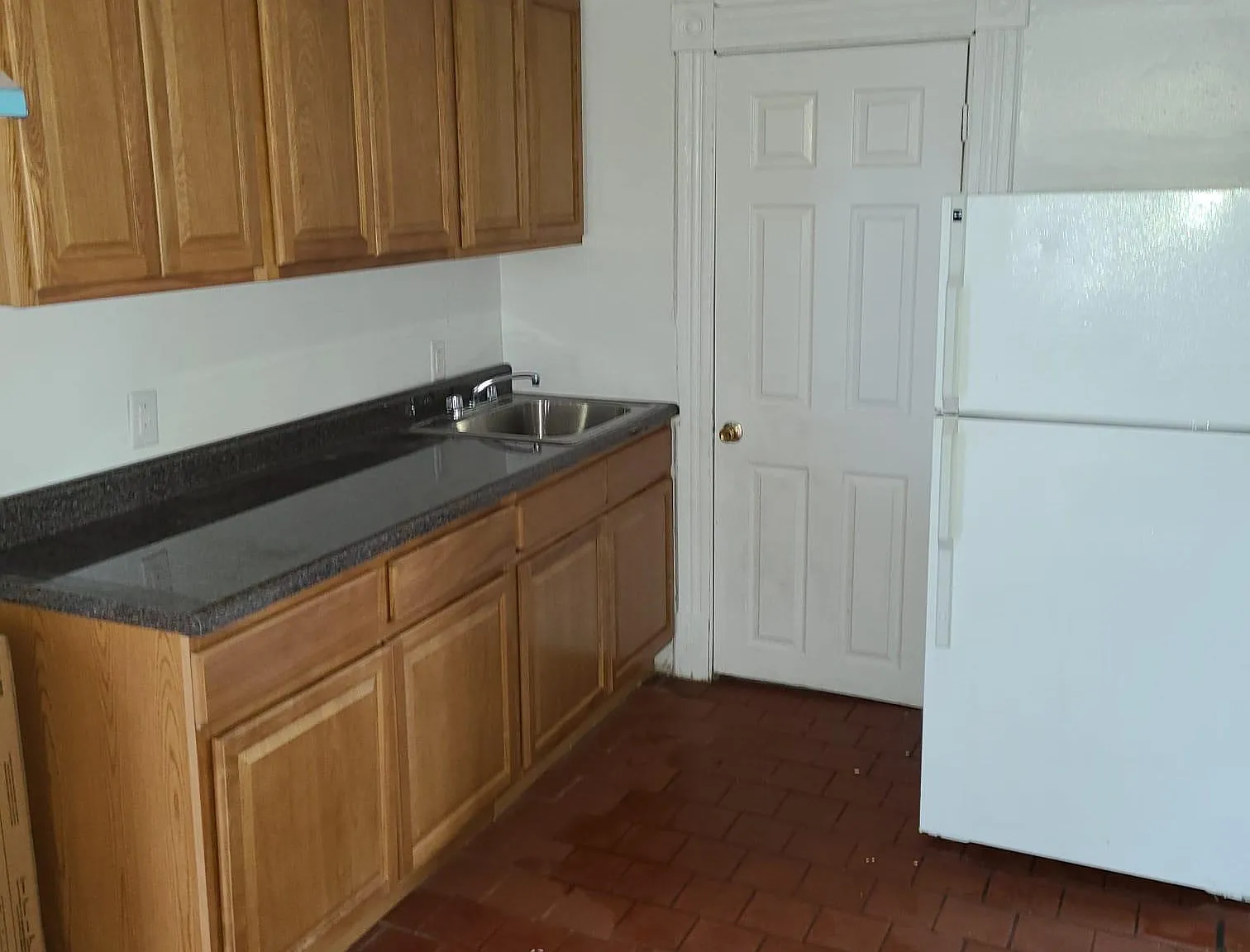 3 bed, $1,200 — Photo 1