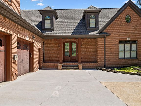 2nd image of 7920 Higgins Ln