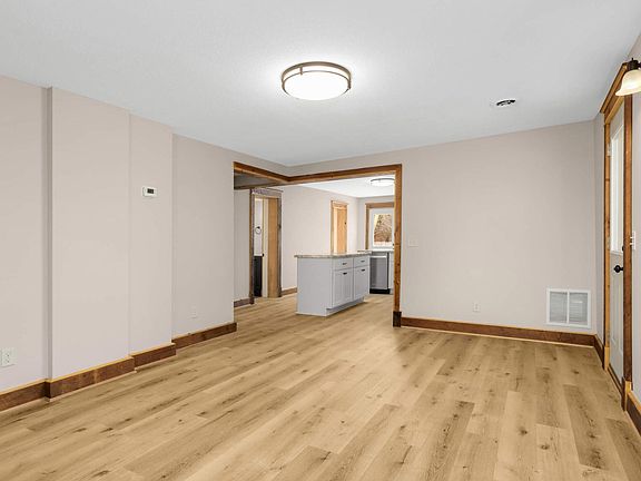 5th image of 10939 Silver Lake Rd