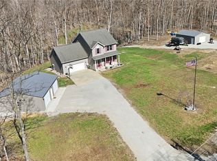 35 Castle Creek Dr, Charleston, IL 61920