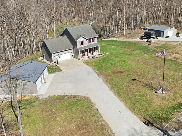 35 Castle Creek Dr, Charleston, IL 61920