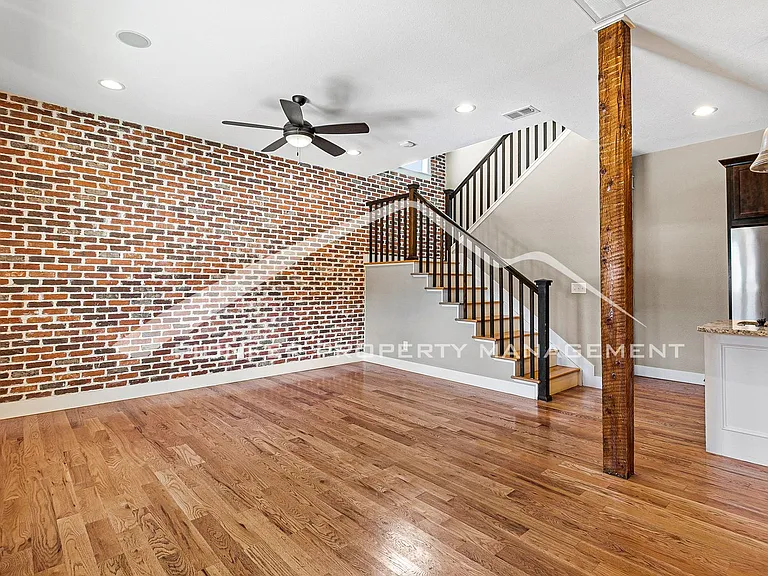 1807 E 36th Ave — Photo 5
