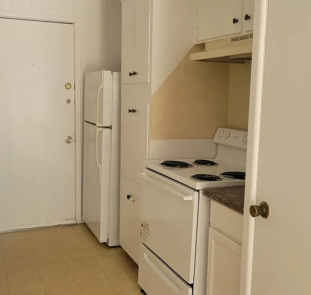 615 W Avenue A — Photo 11