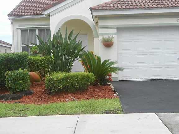 2nd image of 877 Sand Creek Cir