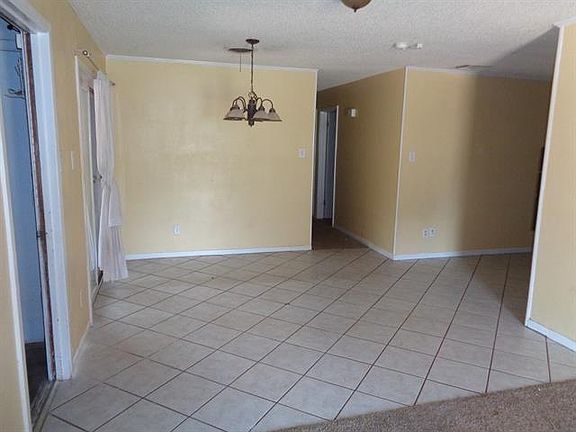 3rd image of 1917 Rosewood Dr