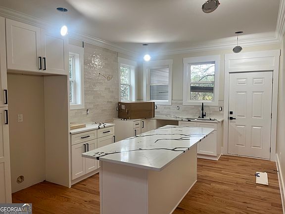 4th image of 333 Rosen Strasse