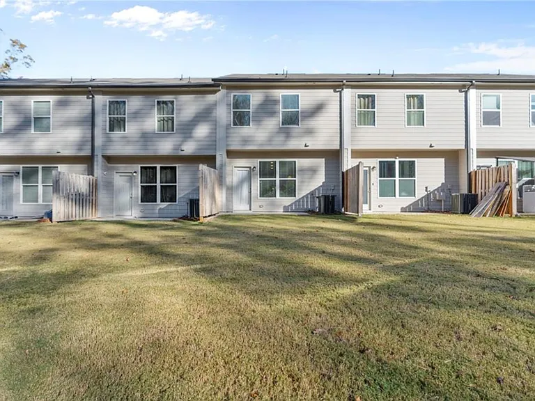 465 Collins Industrial Way — Photo 15