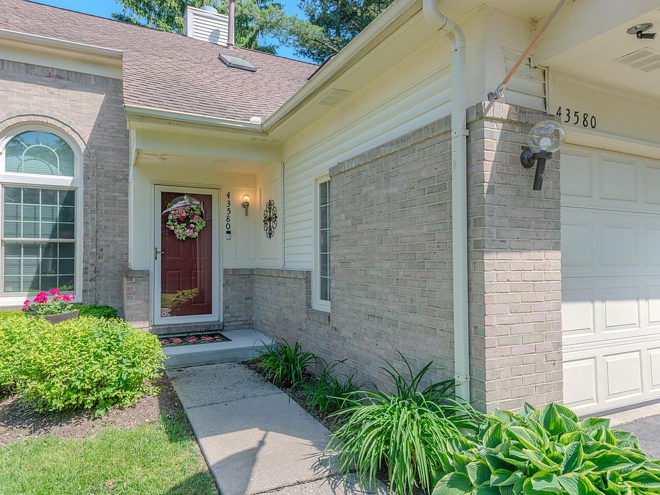 43831 Algonquin Dr Novi MI Zillow