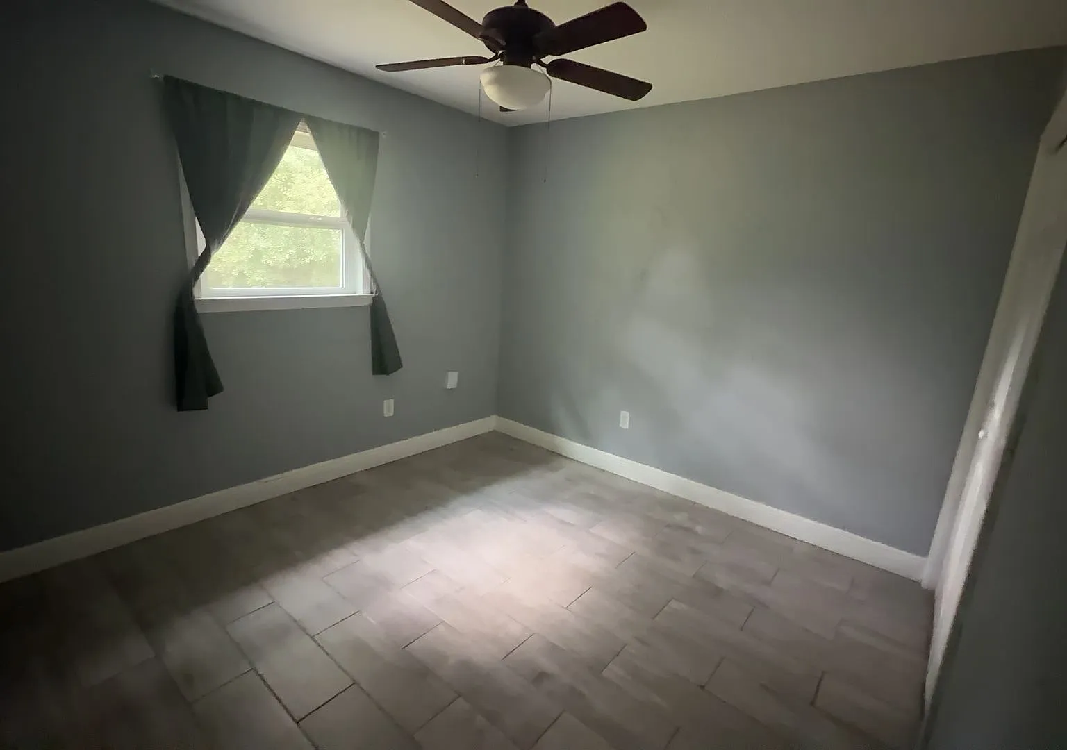 3 Bedroom 2 Bath Available — Photo 4
