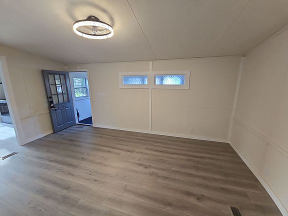 5th image of 1009 Redwood Dr