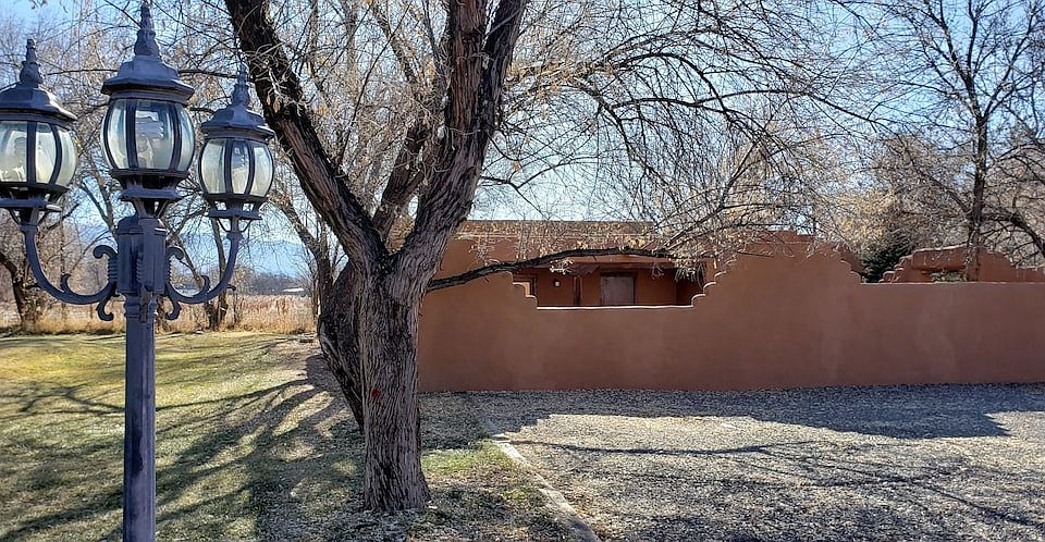 Casa Lucky's walled/private front patio & vineyard on left further back.