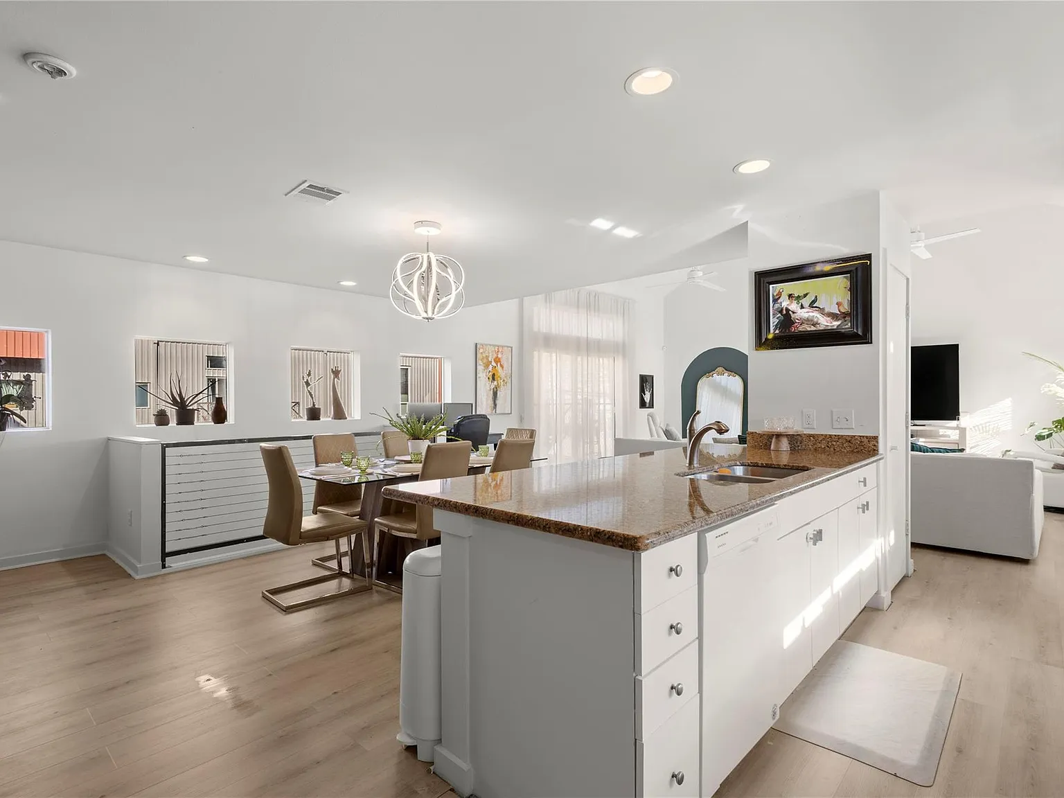 2 bed, 2.0 bath, 1766 sqft, $2,400 — Photo 2