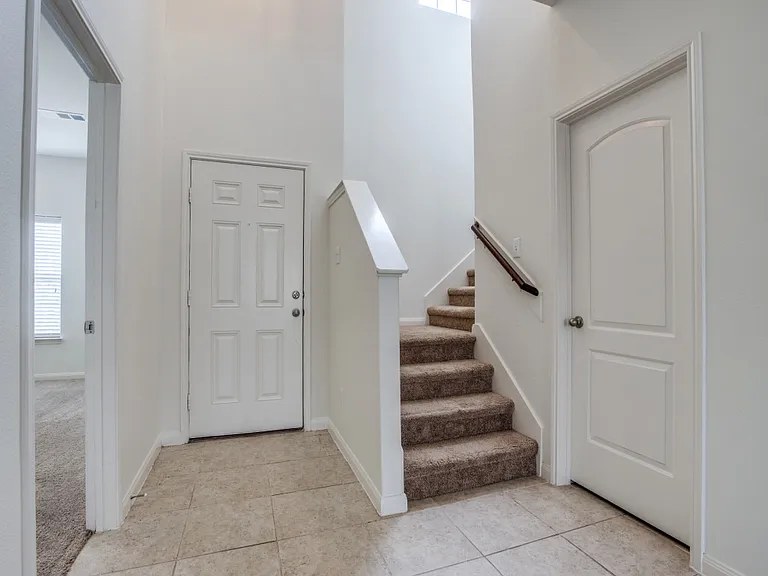 1622 White Mountain Way — Photo 6