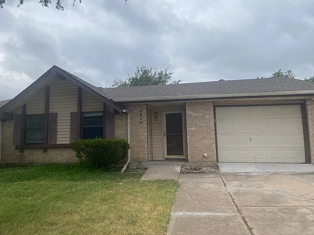3 bed, 1277 sqft, $2,100 — Photo 1