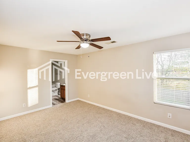122 Cloverbrook Dr — Photo 8