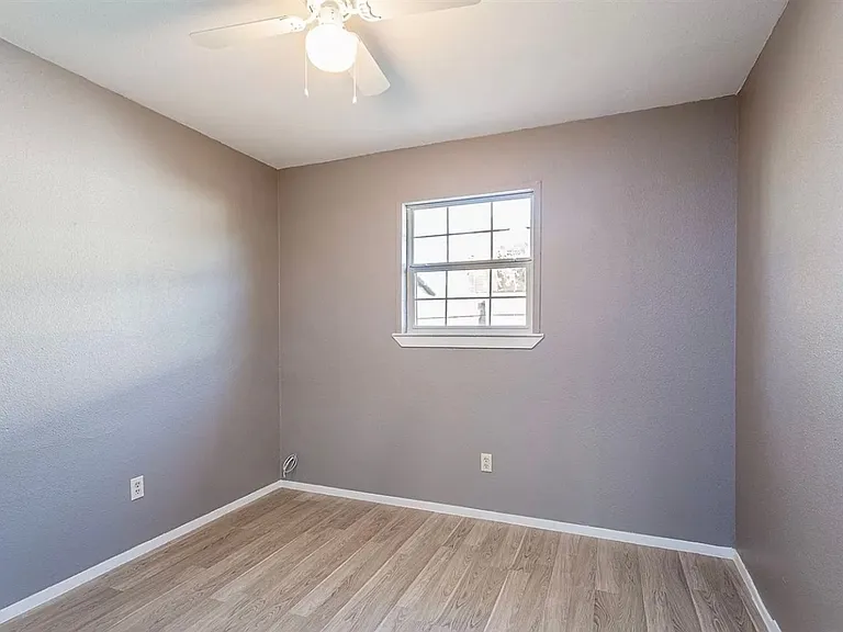 4900 E Stassney Ln — Photo 14