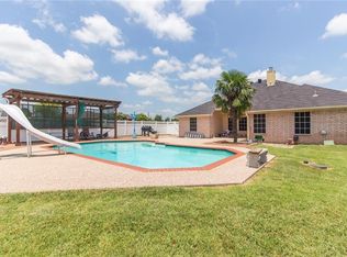824 Meadow Lark Ln, Red Oak, TX 75154
