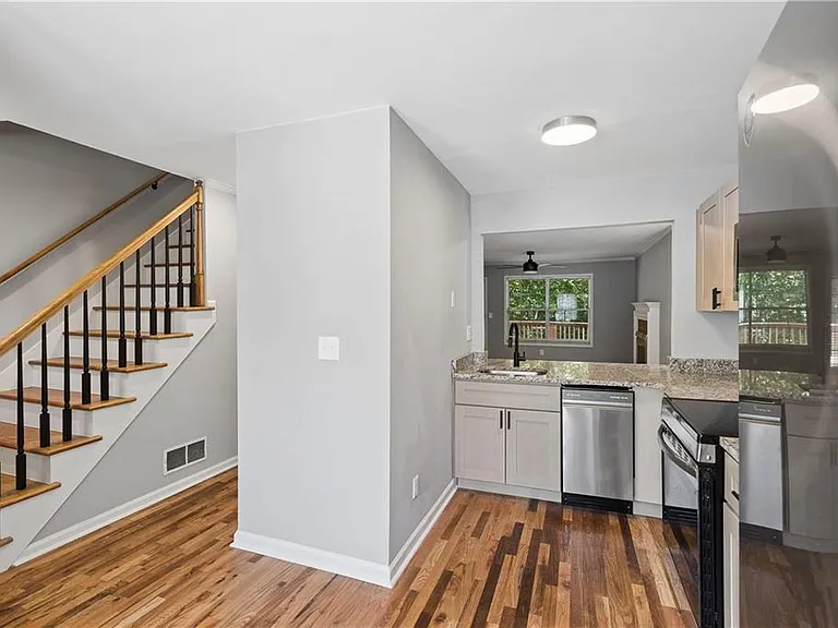 5200 Laurel Bridge Dr SE — Photo 5