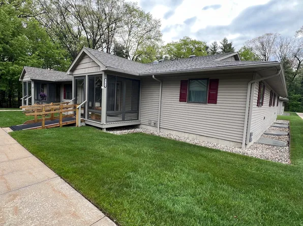 5764 W Brookwood Pl, Ludington, MI 49431